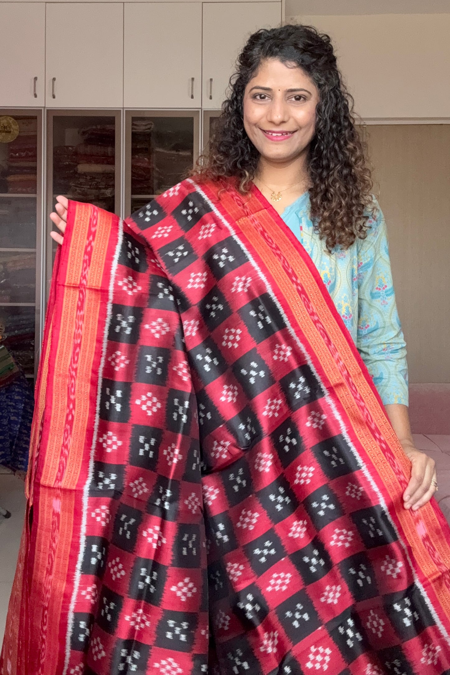 Pasapali Body Khandua Silk Saree- Black-Red