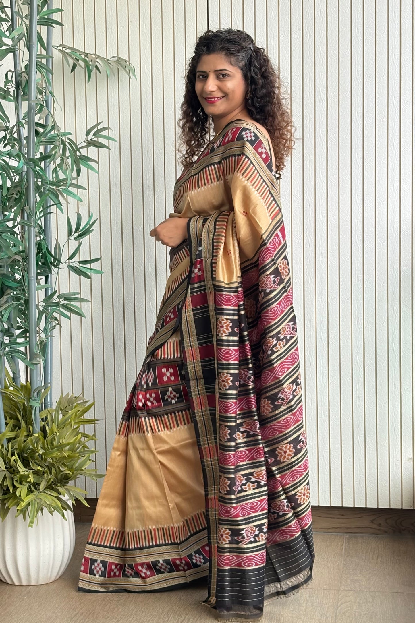 Pasapali Border Odisha Ikkat Khandua Pure Silk Saree- Gold