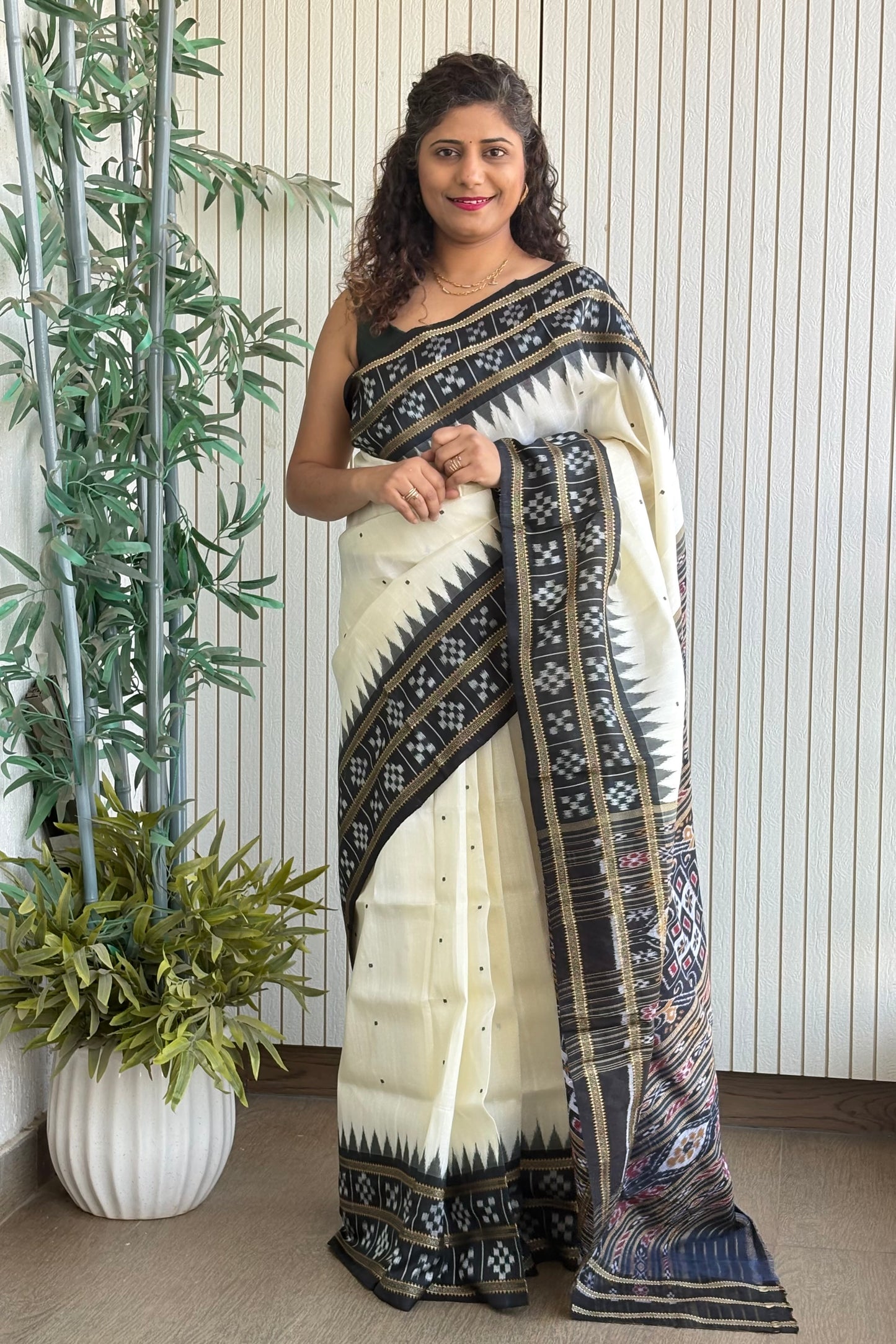 Pasapali Border Odisha Ikkat Pure Silk Saree-Off White