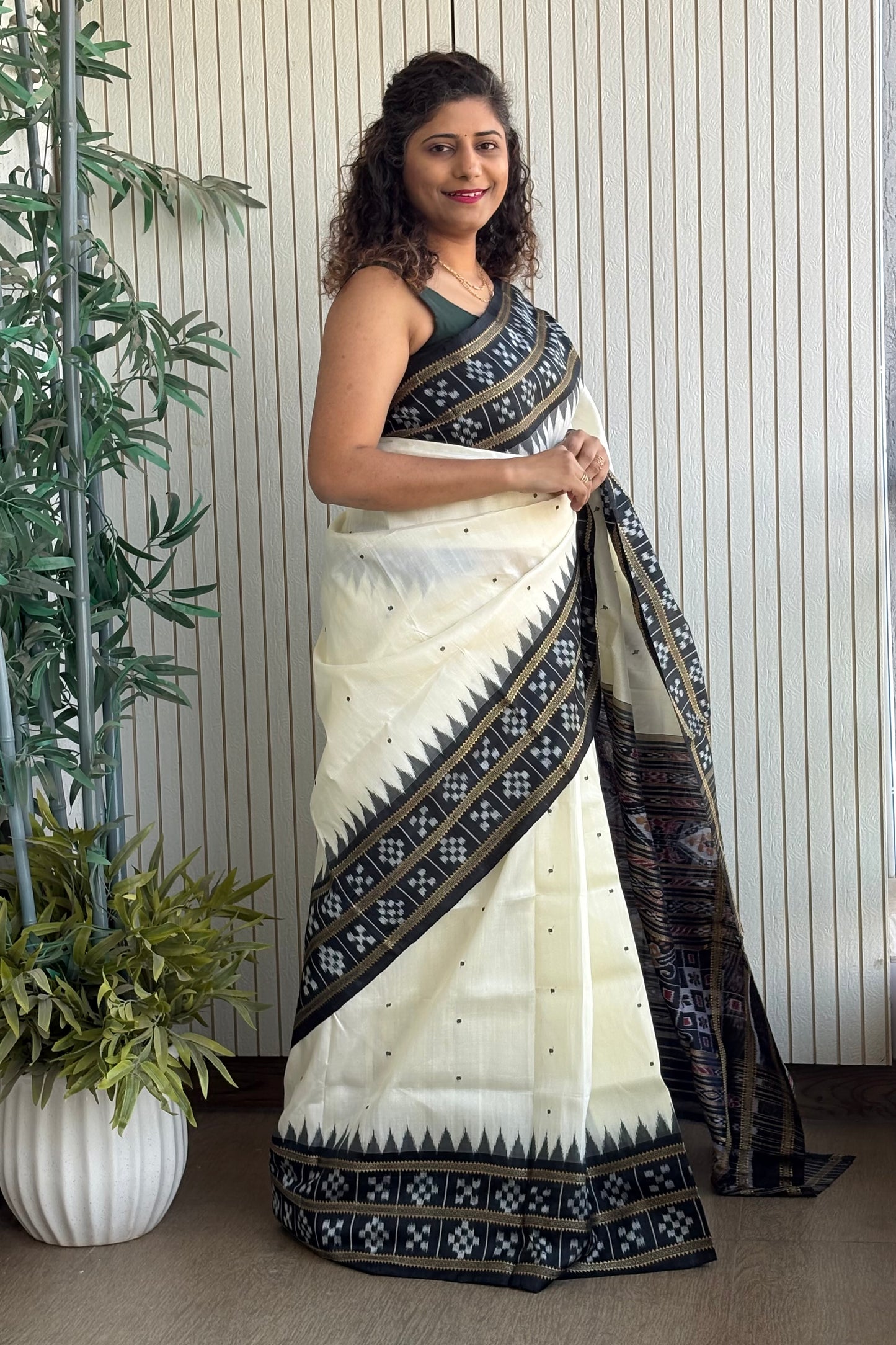 Pasapali Border Odisha Ikkat Pure Silk Saree-Off White