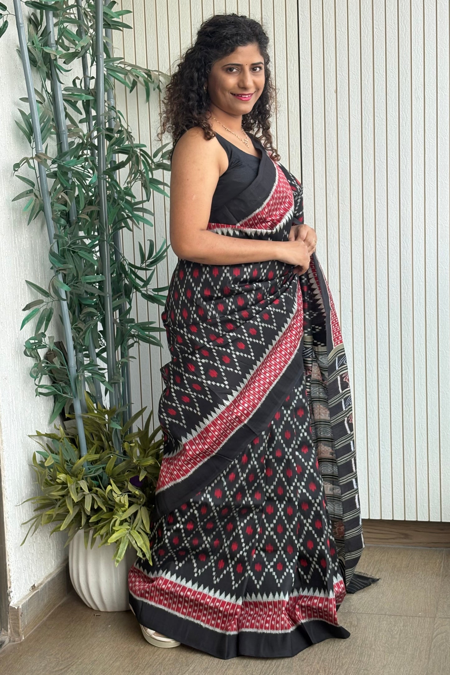 Odisha Ikkat Pure Silk Saree-Black and Red