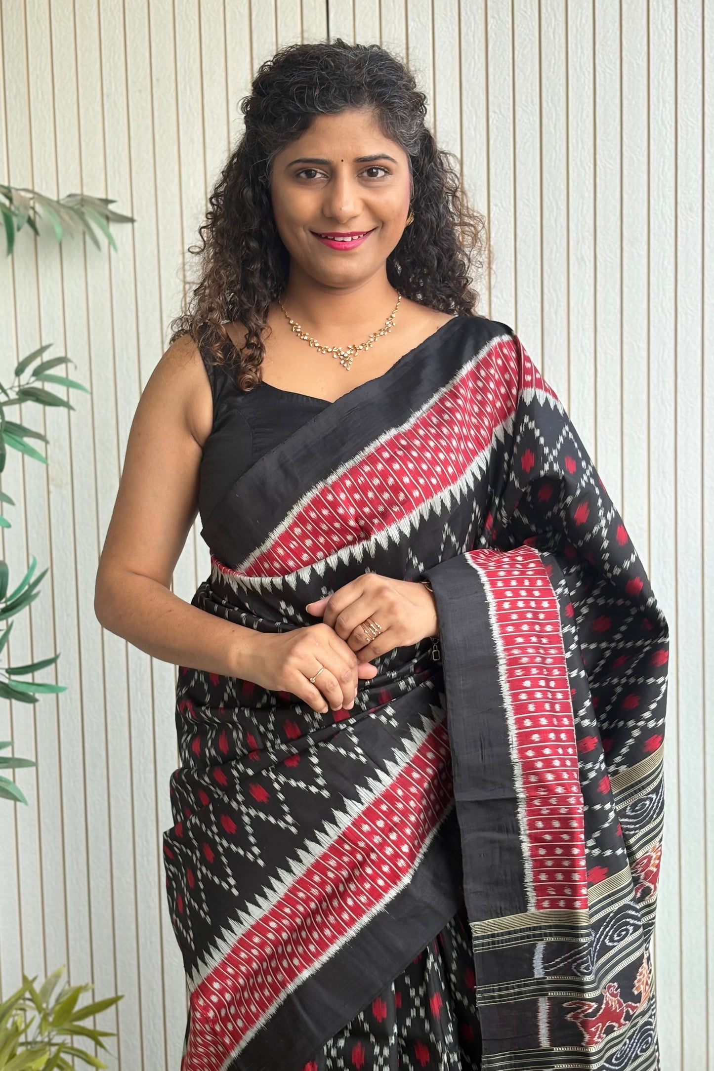 Odisha Ikkat Pure Silk Saree-Black and Red