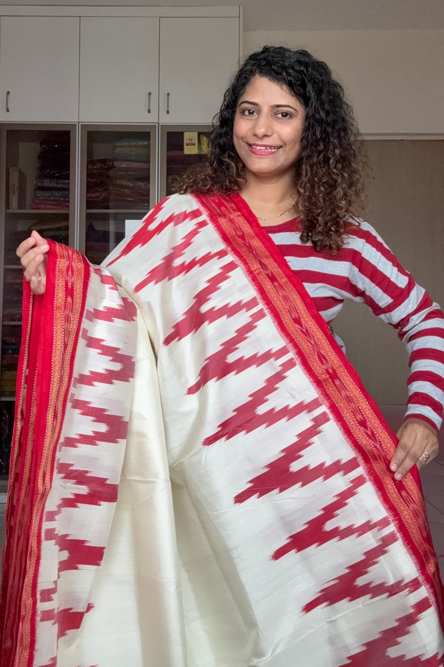 Phoda Kumbha Khandua Ikkat Silk Saree - Off White Red