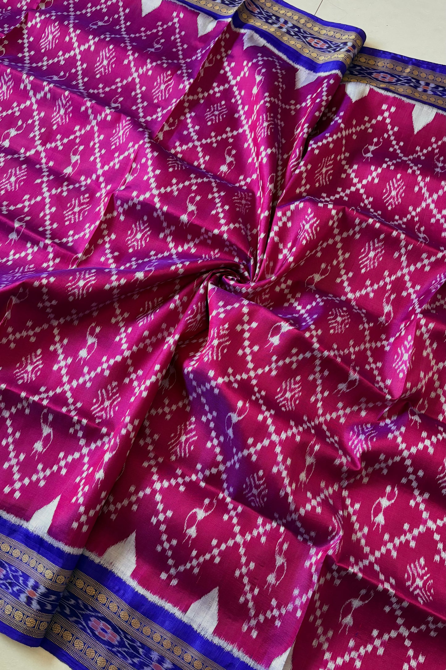 Bandha Body Khandua Ikkat Silk Saree - Dual shine Magenta