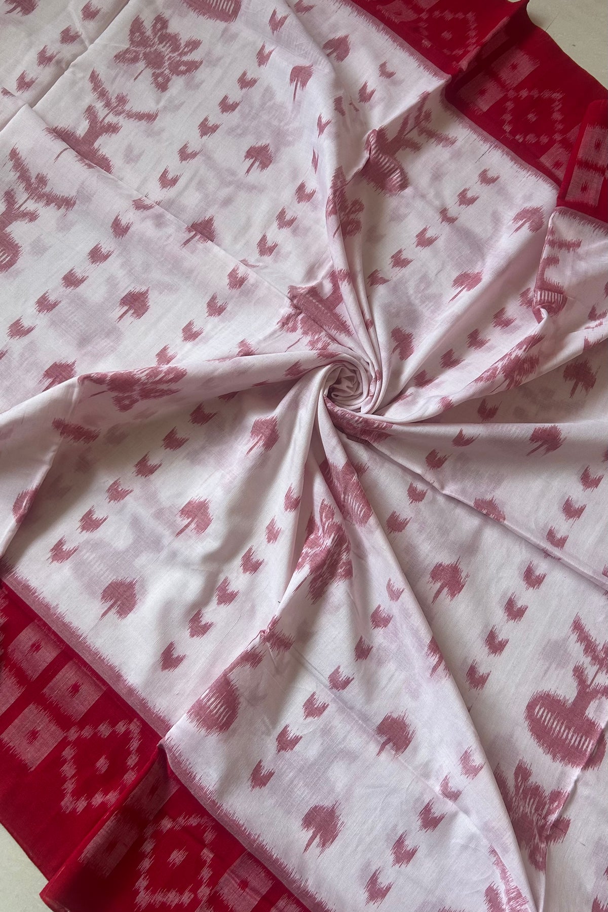 Exclusive Odisha Ikkat Cotton Saree With Blouse Piece- White and Red