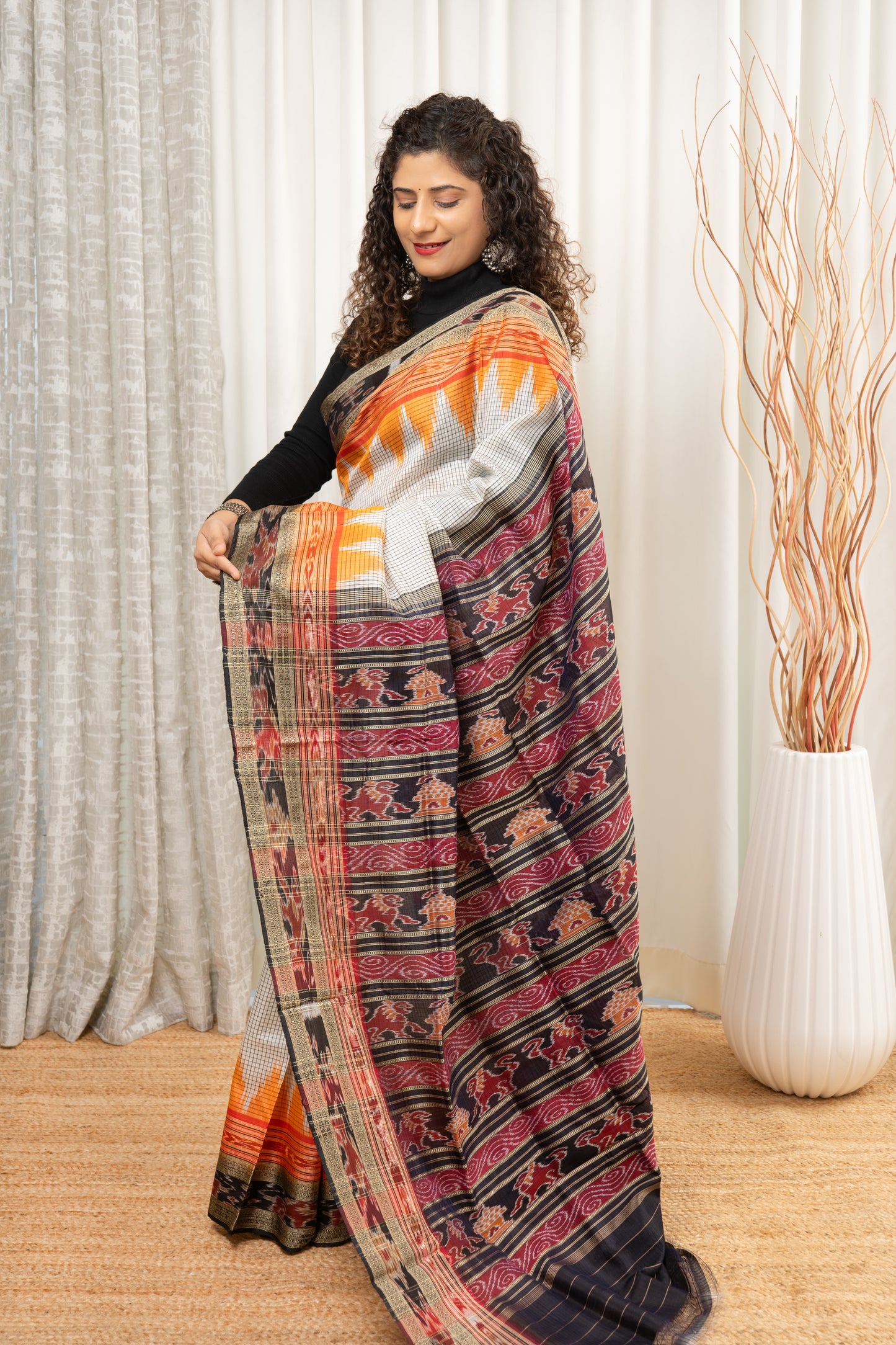 Sachipaar Khandua Silk Saree: Off White