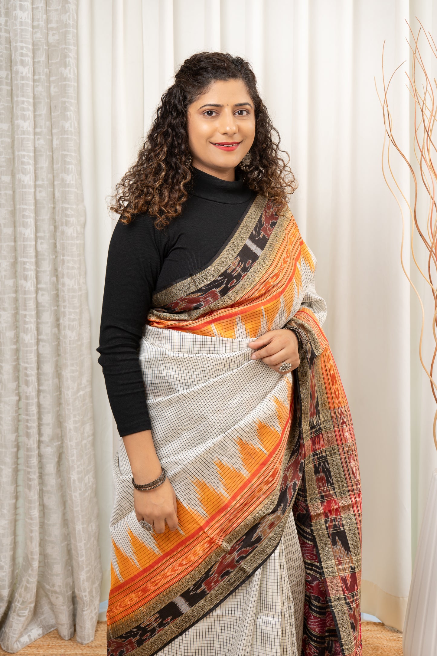 Sachipaar Khandua Silk Saree: Off White