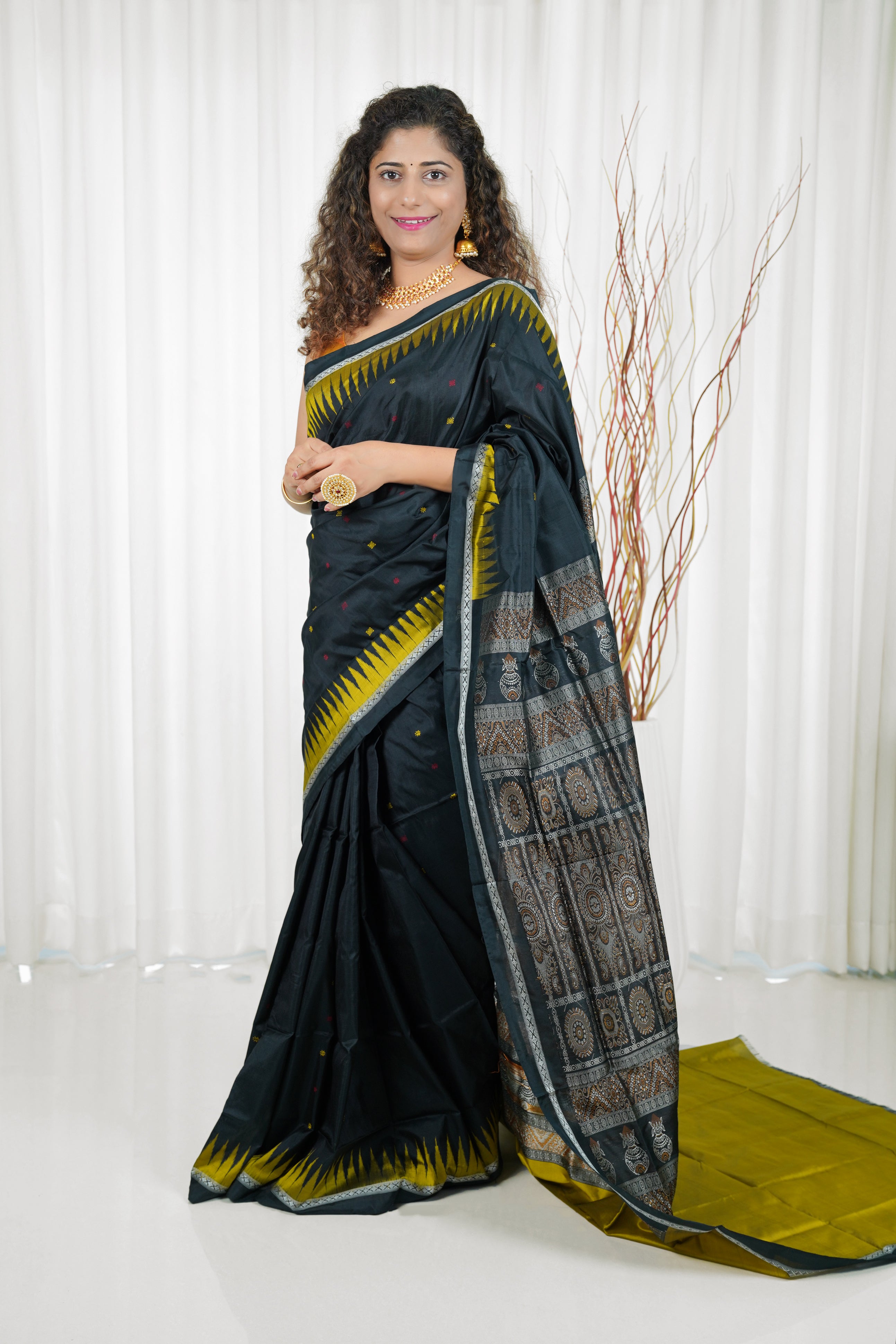 Ek Phulia Bomkei Pure Silk Pata Saree- Black