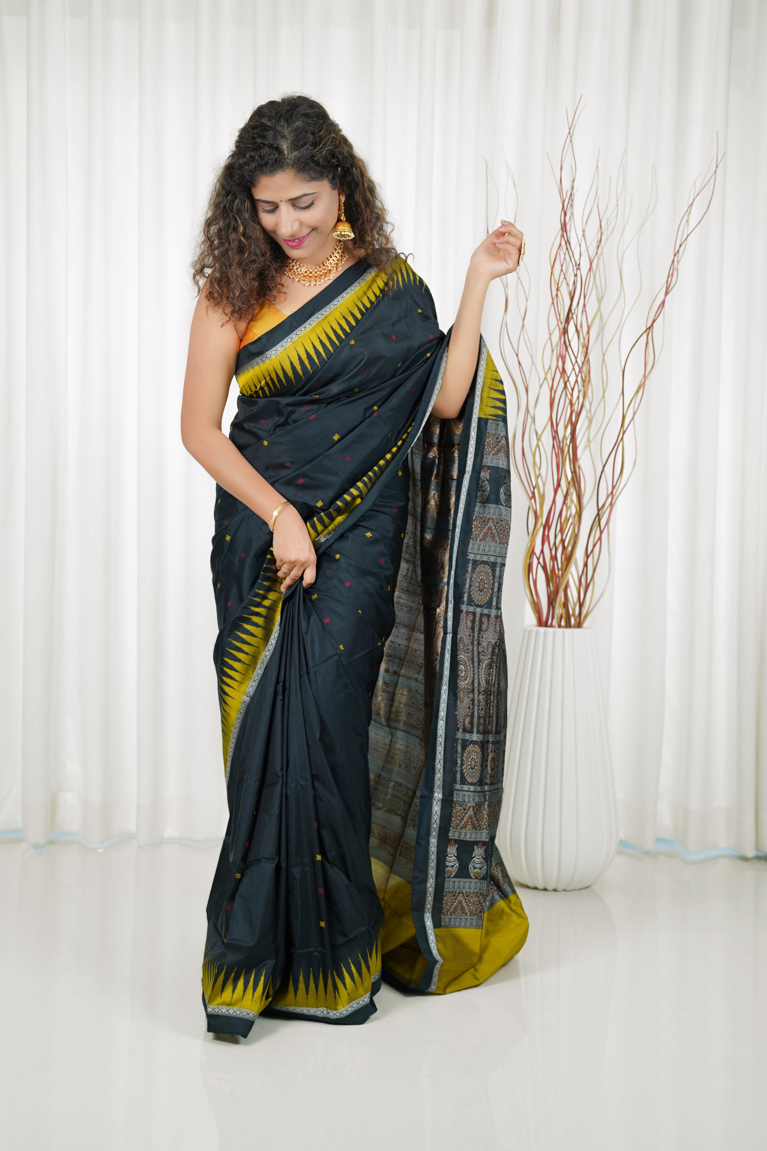 Ek Phulia Bomkei Pure Silk Pata Saree- Black