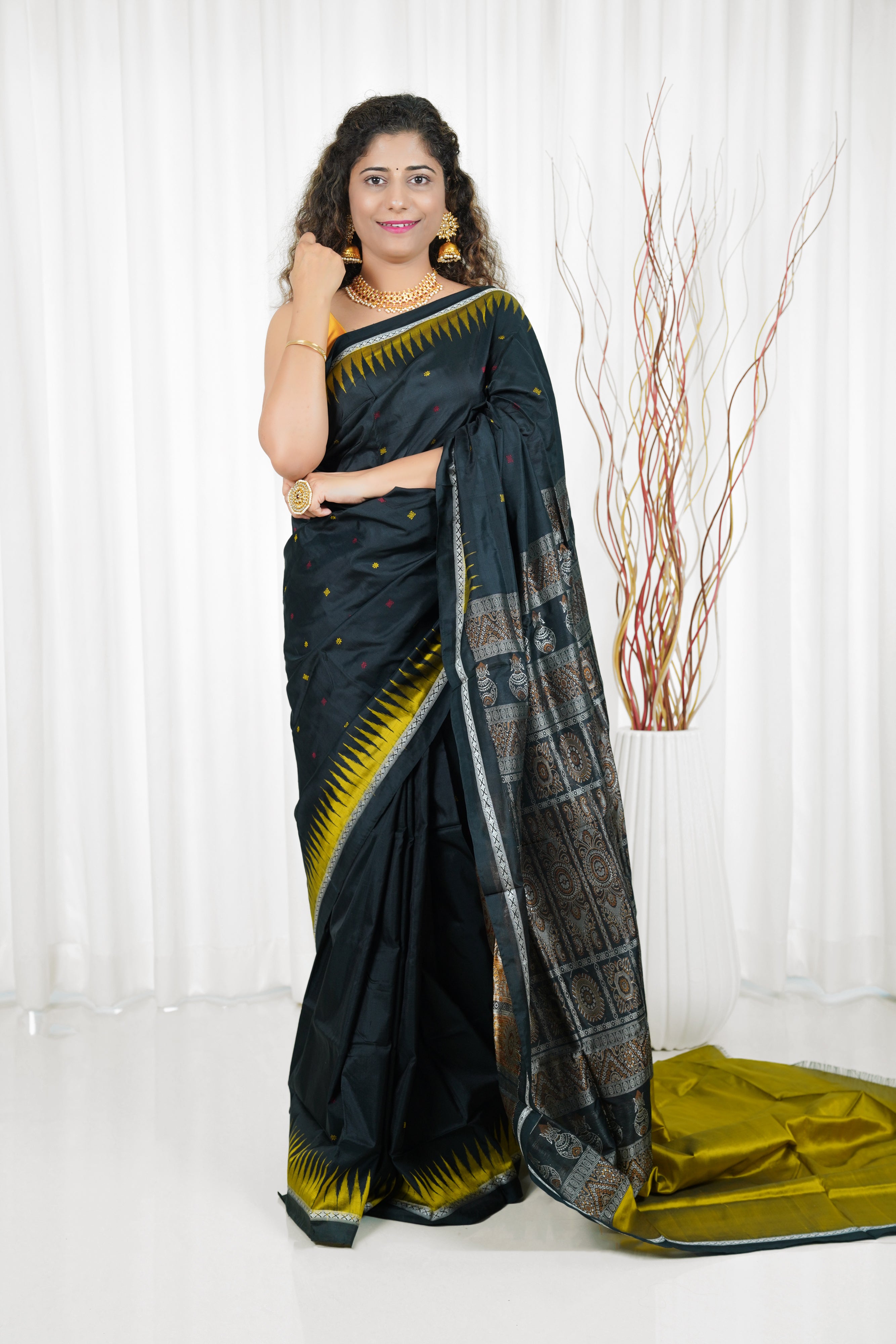 Ek Phulia Bomkei Pure Silk Pata Saree- Black