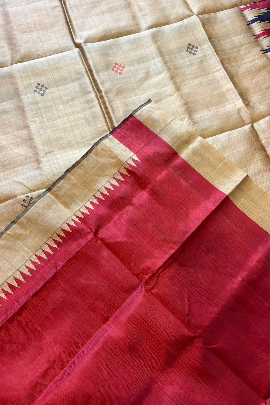 Exclusive Double Pallu Berhampuri Pure Silk Patta Saree - Pale Gold