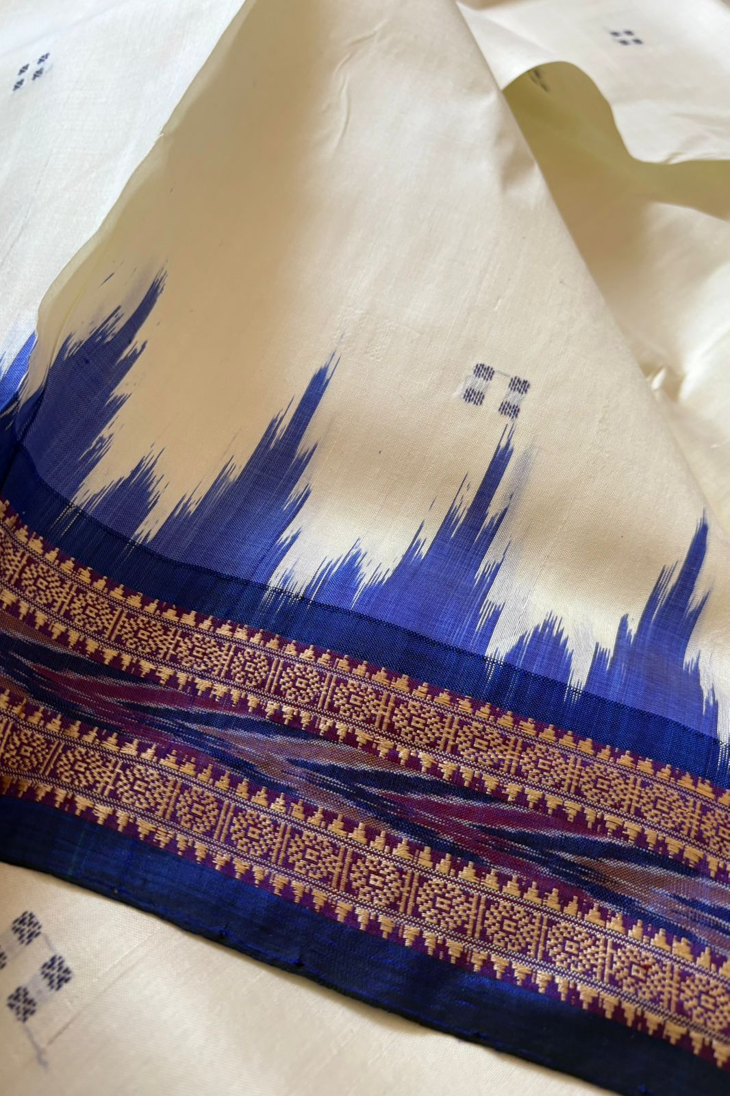 Odisha Ikkat Khandua Pure Silk Saree- Off White