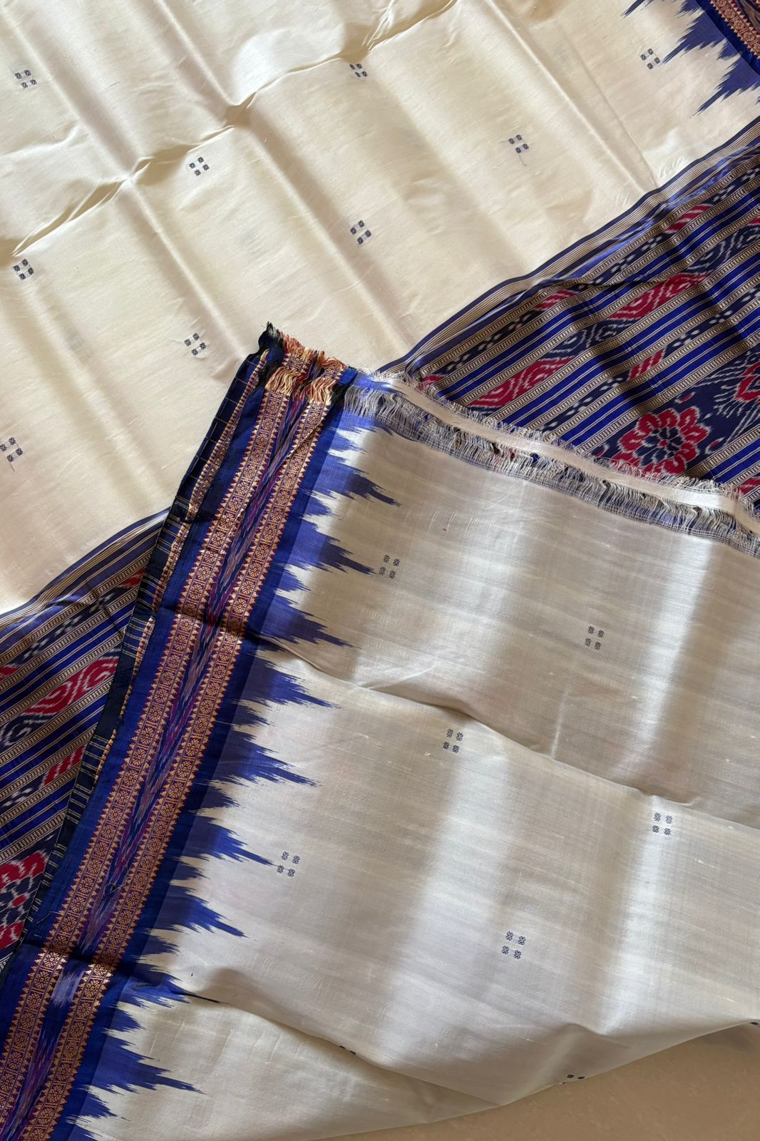 Odisha Ikkat Khandua Pure Silk Saree- Off White