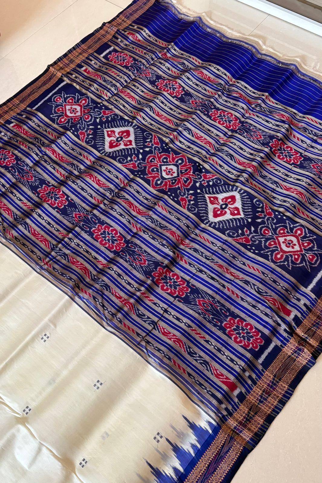 Odisha Ikkat Khandua Pure Silk Saree- Off White