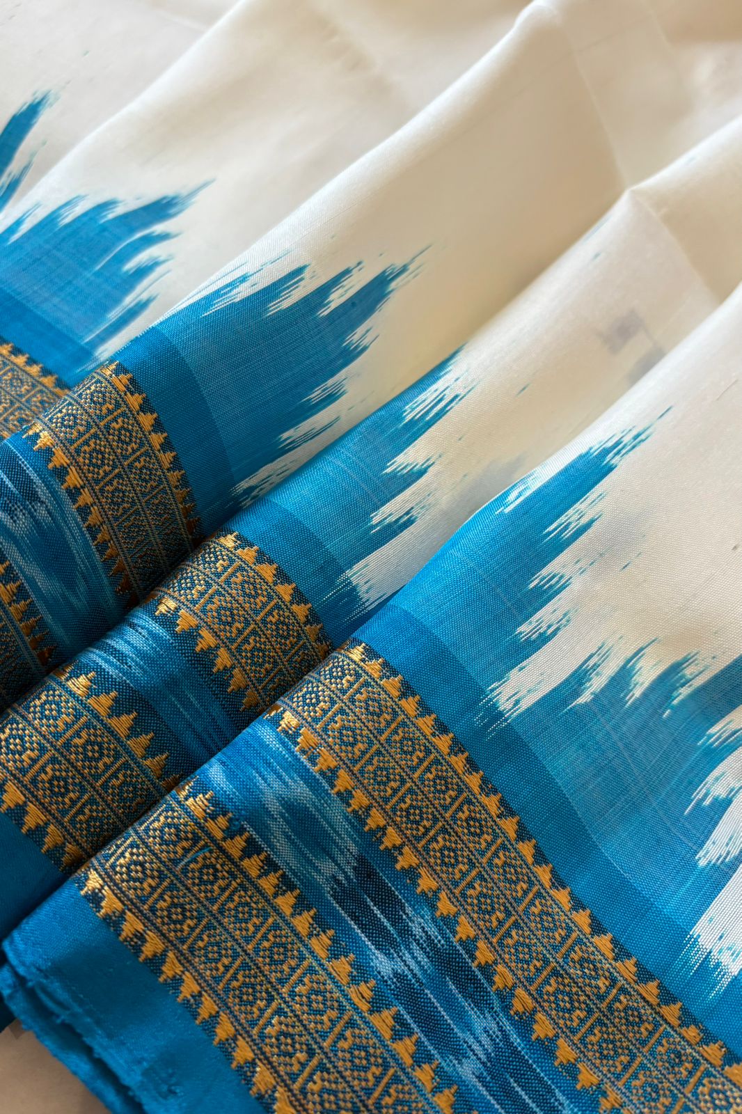 Odisha Ikkat Khandua Pure Silk Saree- White