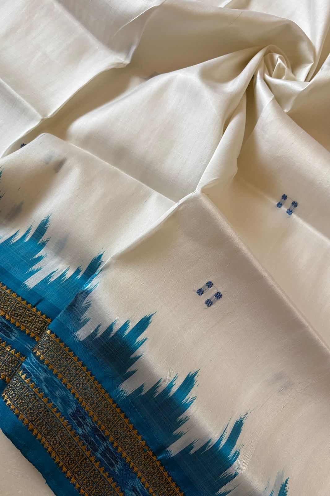 Odisha Ikkat Khandua Pure Silk Saree- White