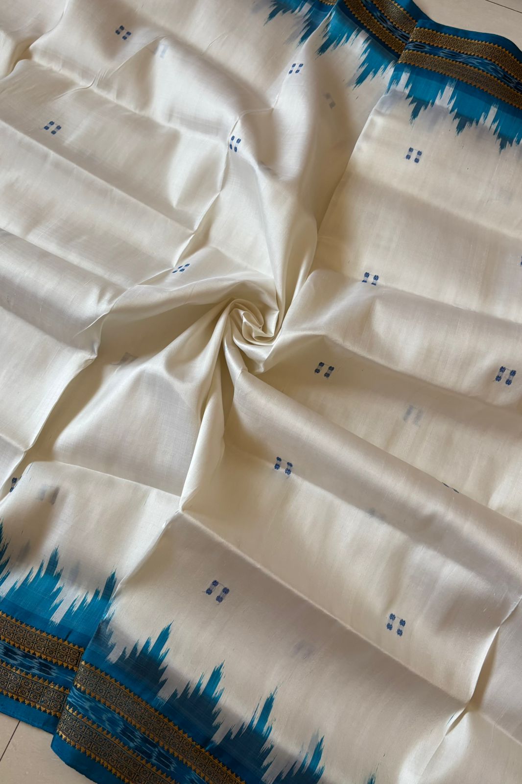 Odisha Ikkat Khandua Pure Silk Saree- White