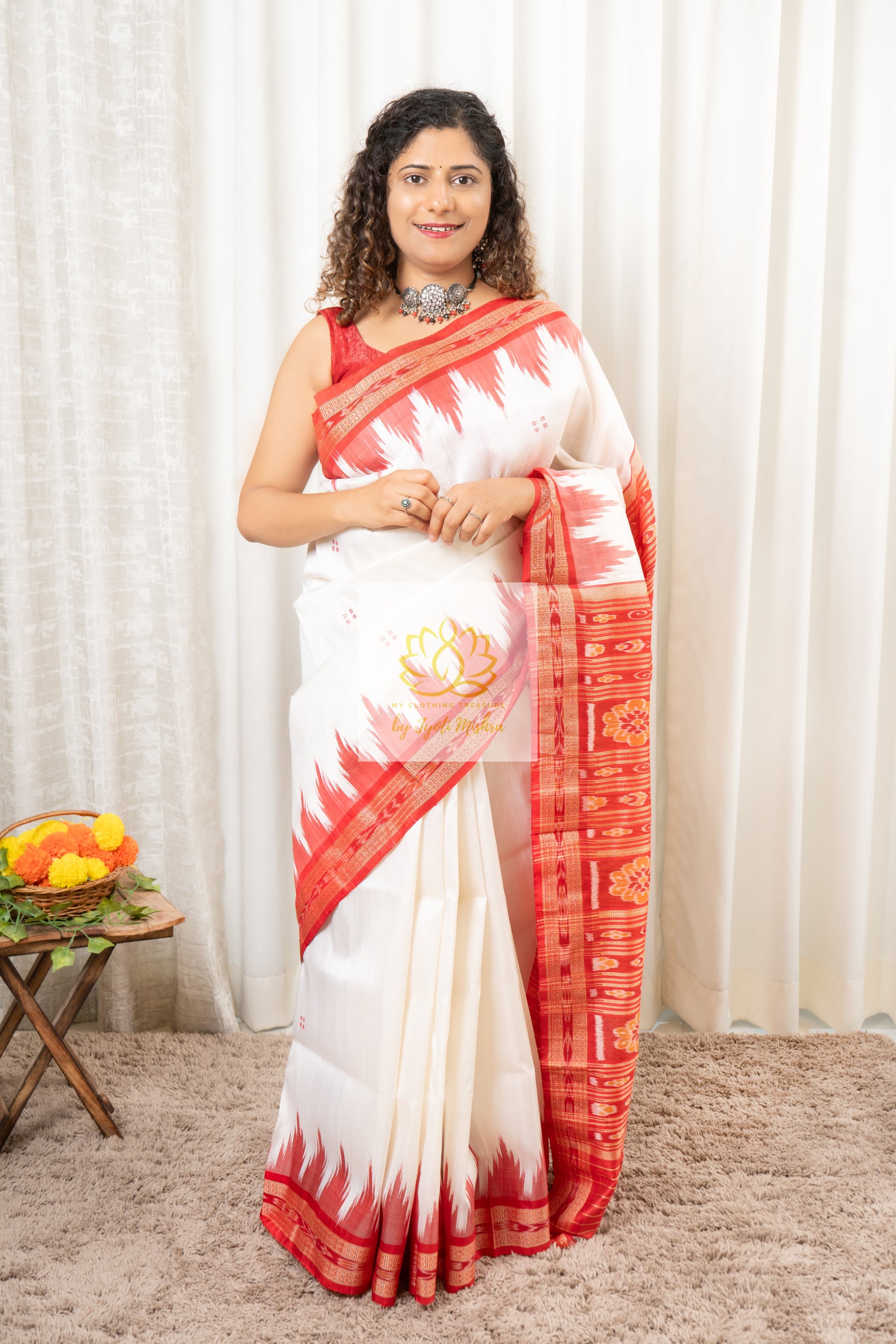 Bandha Border Khandua Ikkat Silk Saree - Off White Red Saree