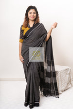 Load image into Gallery viewer, Black Patteda Anchu Cotton Saree With Border
