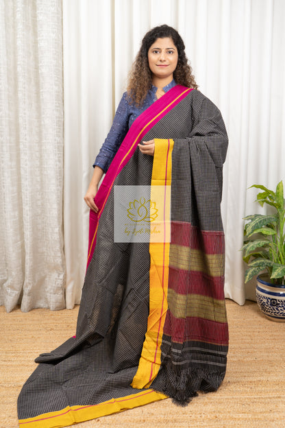 Black Patteda Anchu Cotton Saree With Ganga Jamuna Border- Magenta Yellow