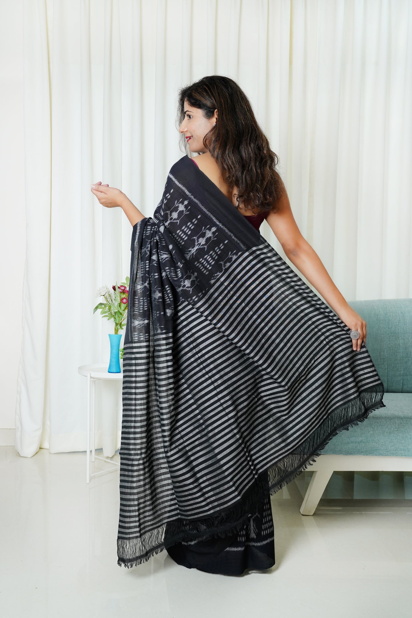 Exclusive Bandha Body Ikkat Cotton Saree - Black