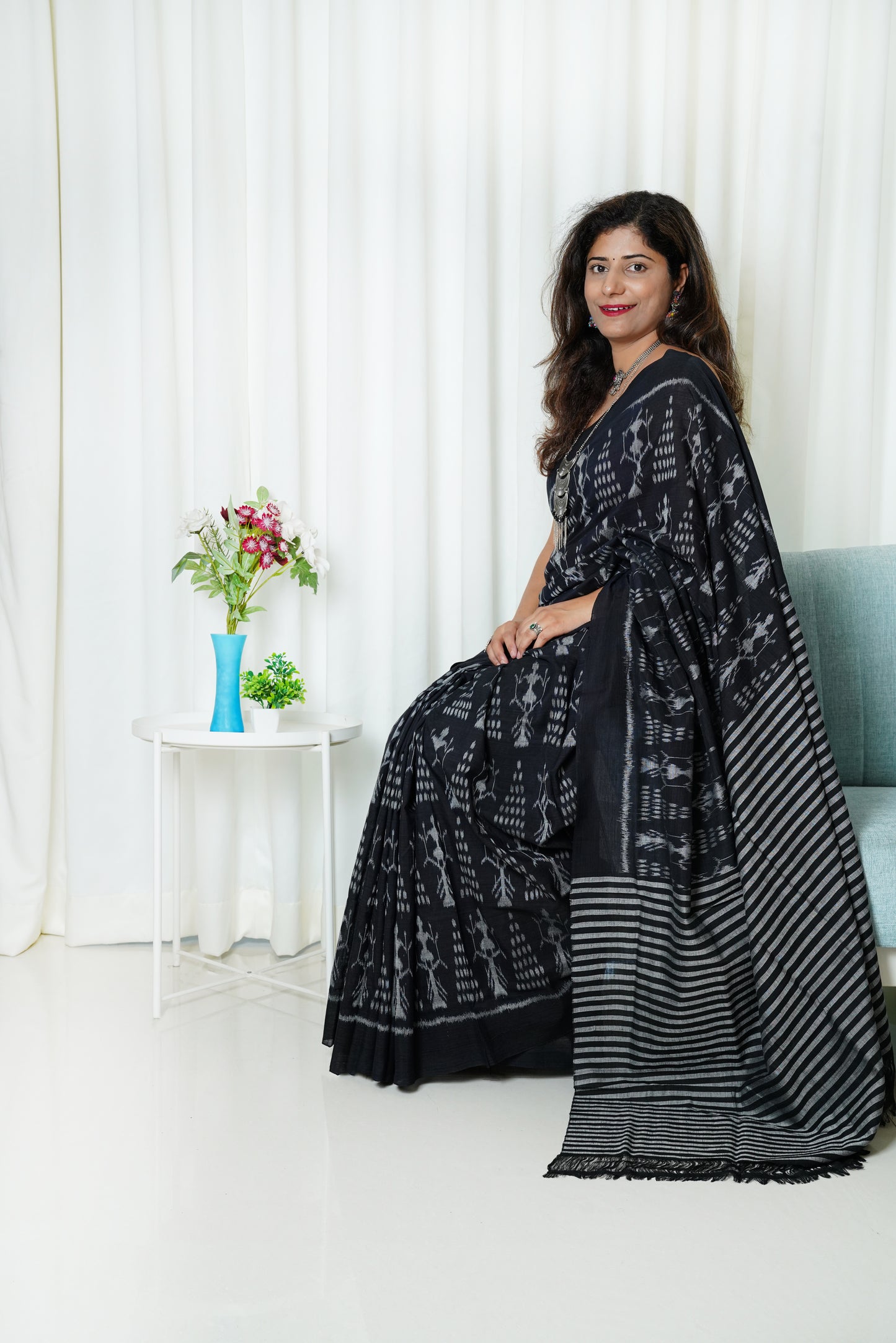 Exclusive Bandha Body Ikkat Cotton Saree - Black