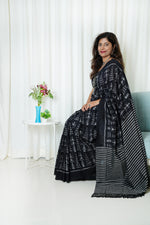 Load image into Gallery viewer, Exclusive Bandha Body Ikkat Cotton Saree - Black
