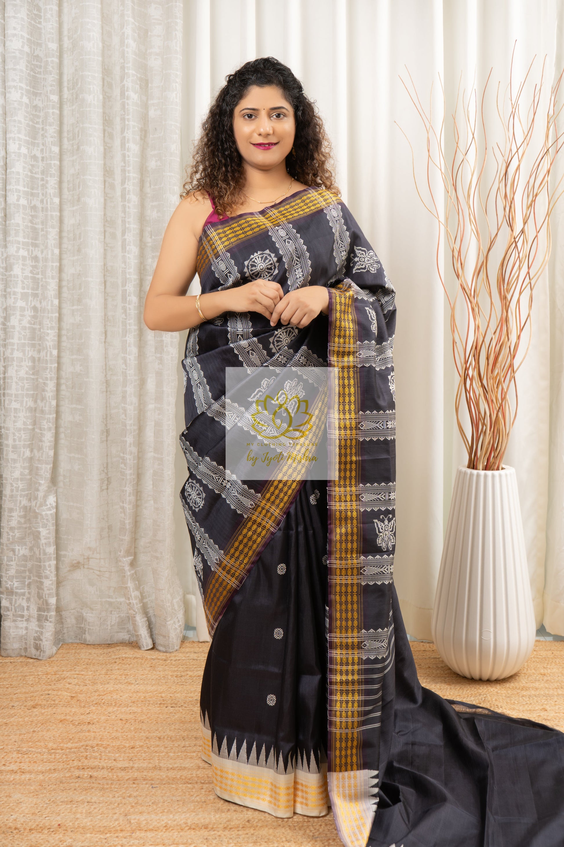 Exclusive Double Pallu Berhampuri Pure Silk Patta Saree - Black Saree