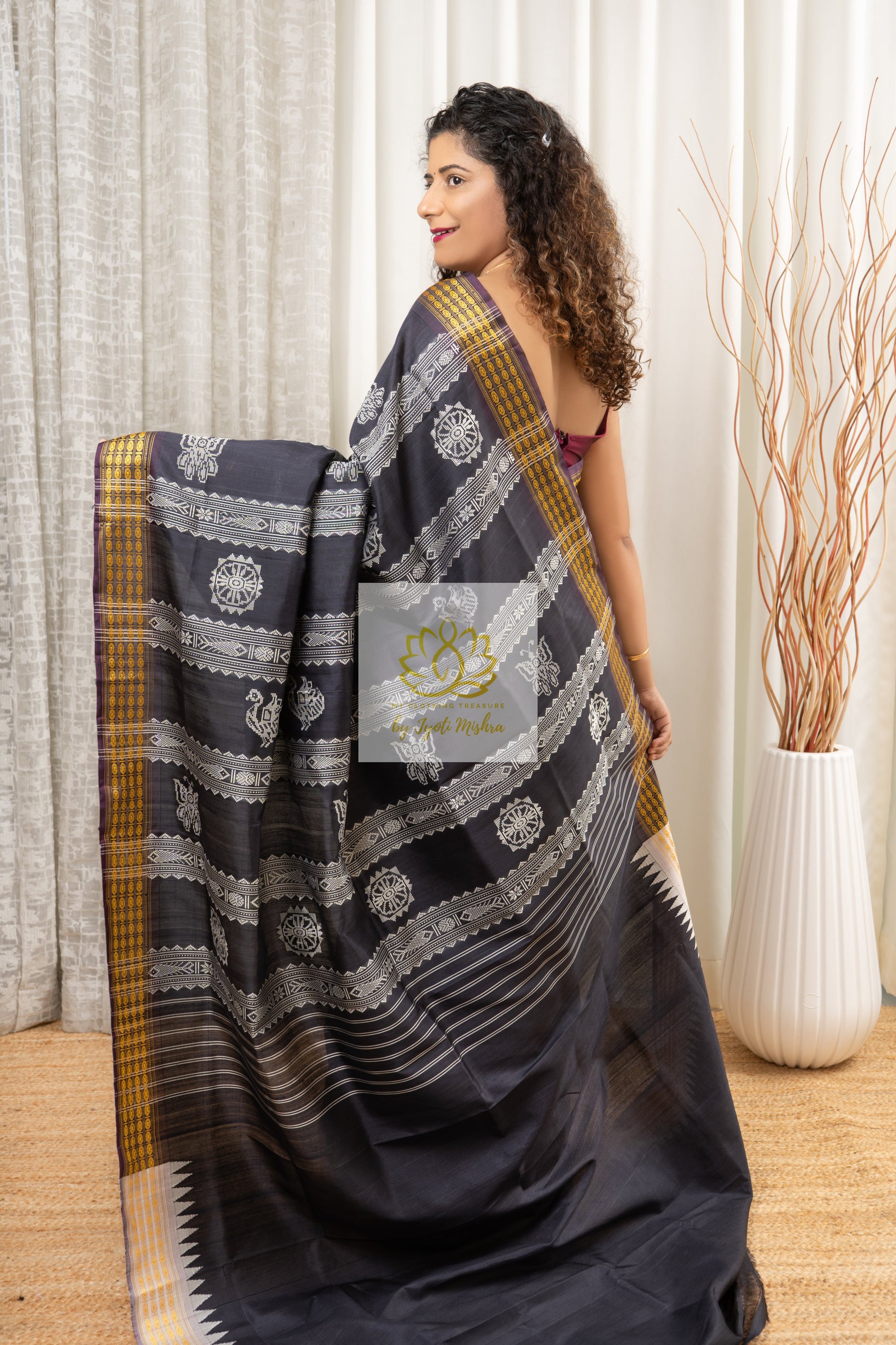 Exclusive Double Pallu Berhampuri Pure Silk Patta Saree - Black Saree