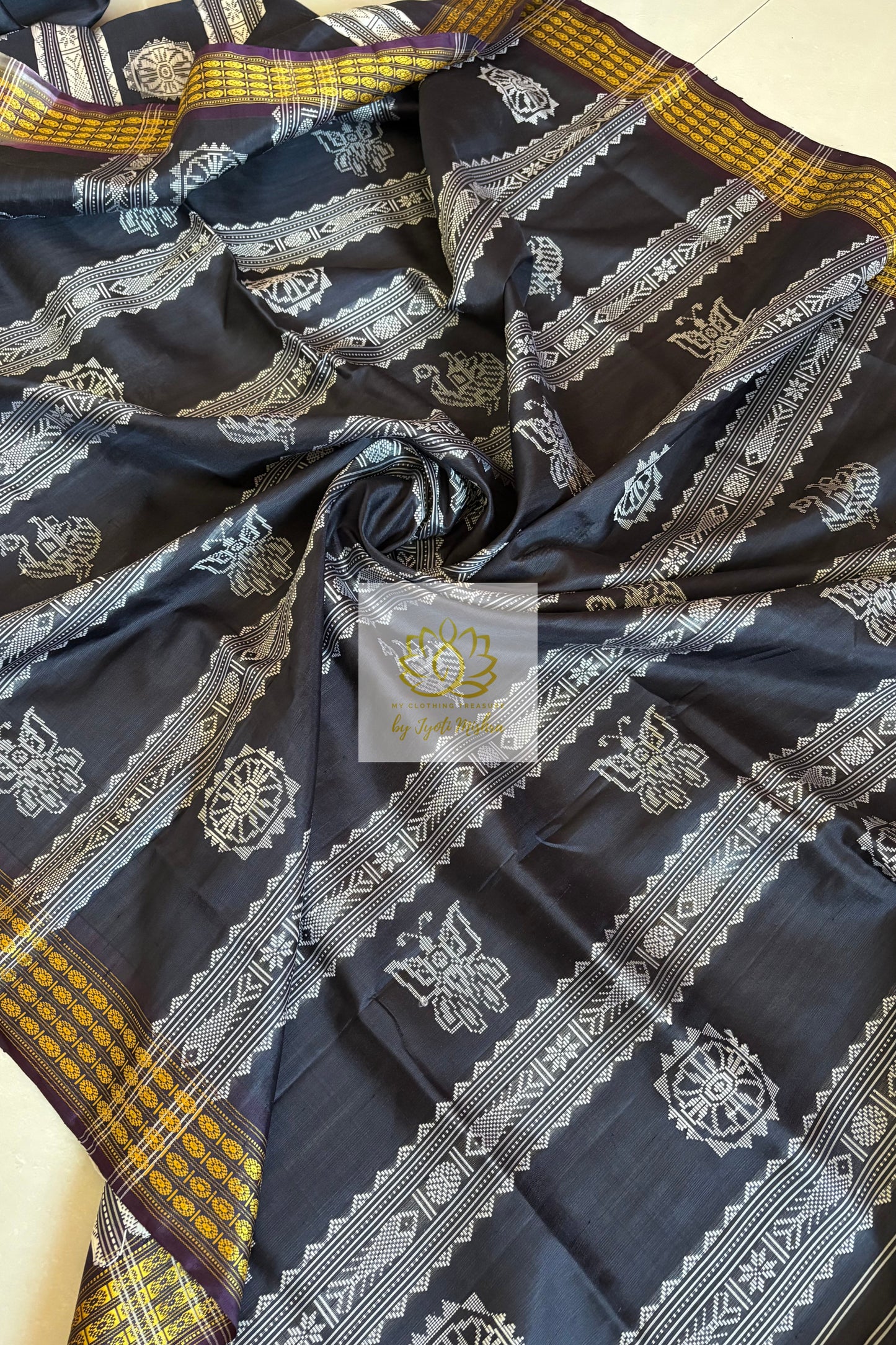 Exclusive Double Pallu Berhampuri Pure Silk Patta Saree - Black Saree