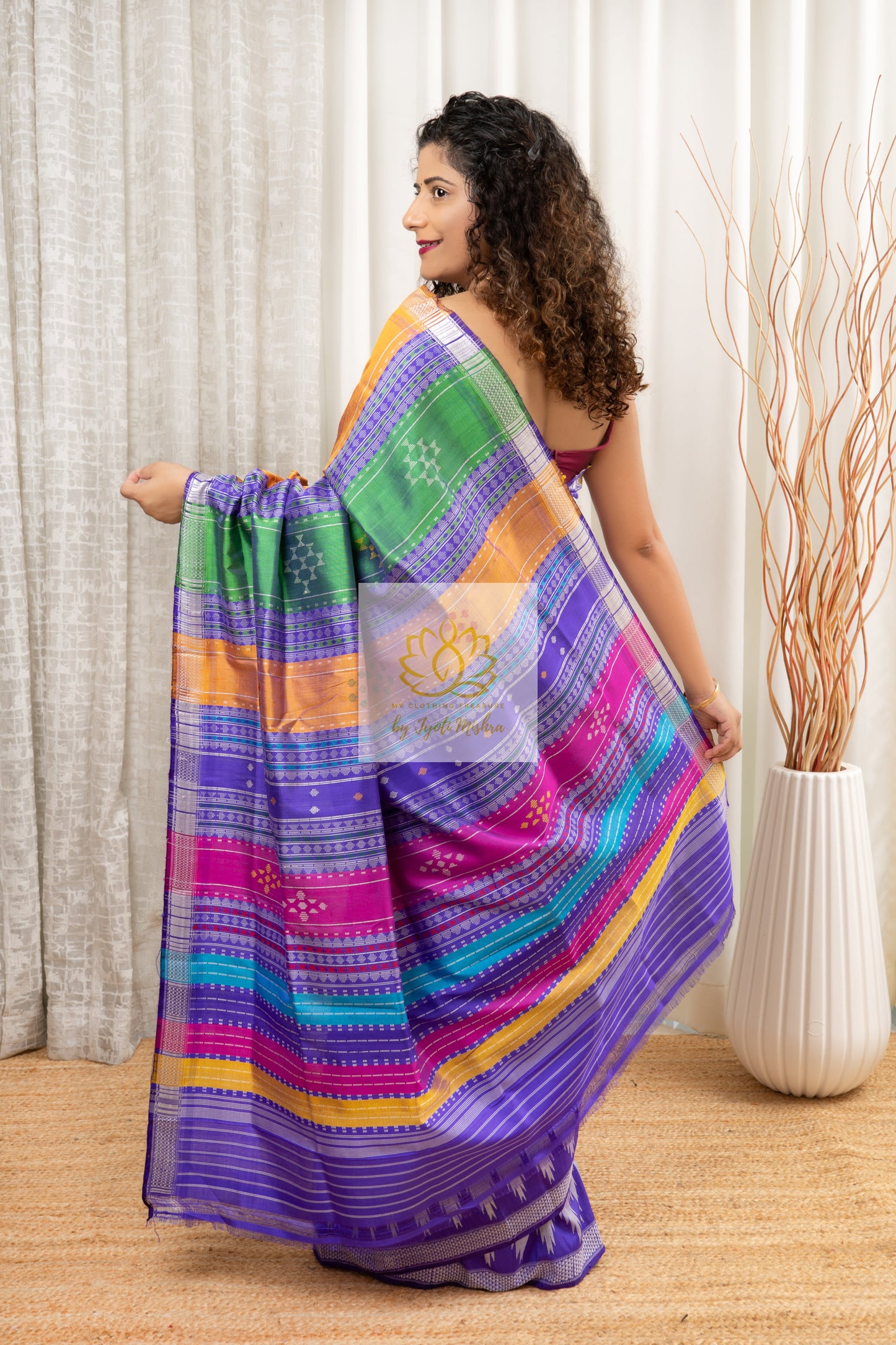 Exclusive Double Pallu Berhampuri Pure Silk Patta Saree - Grey Saree
