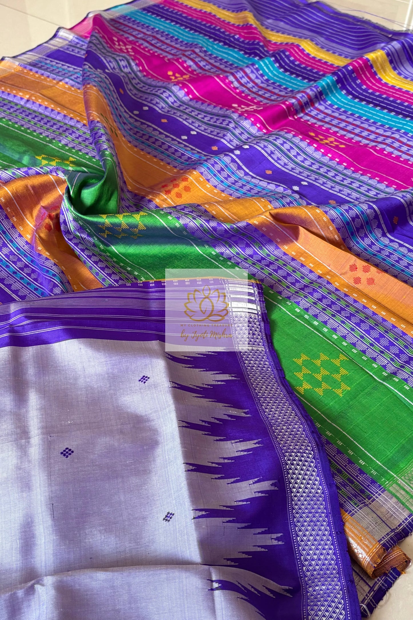 Exclusive Double Pallu Berhampuri Pure Silk Patta Saree - Grey Saree