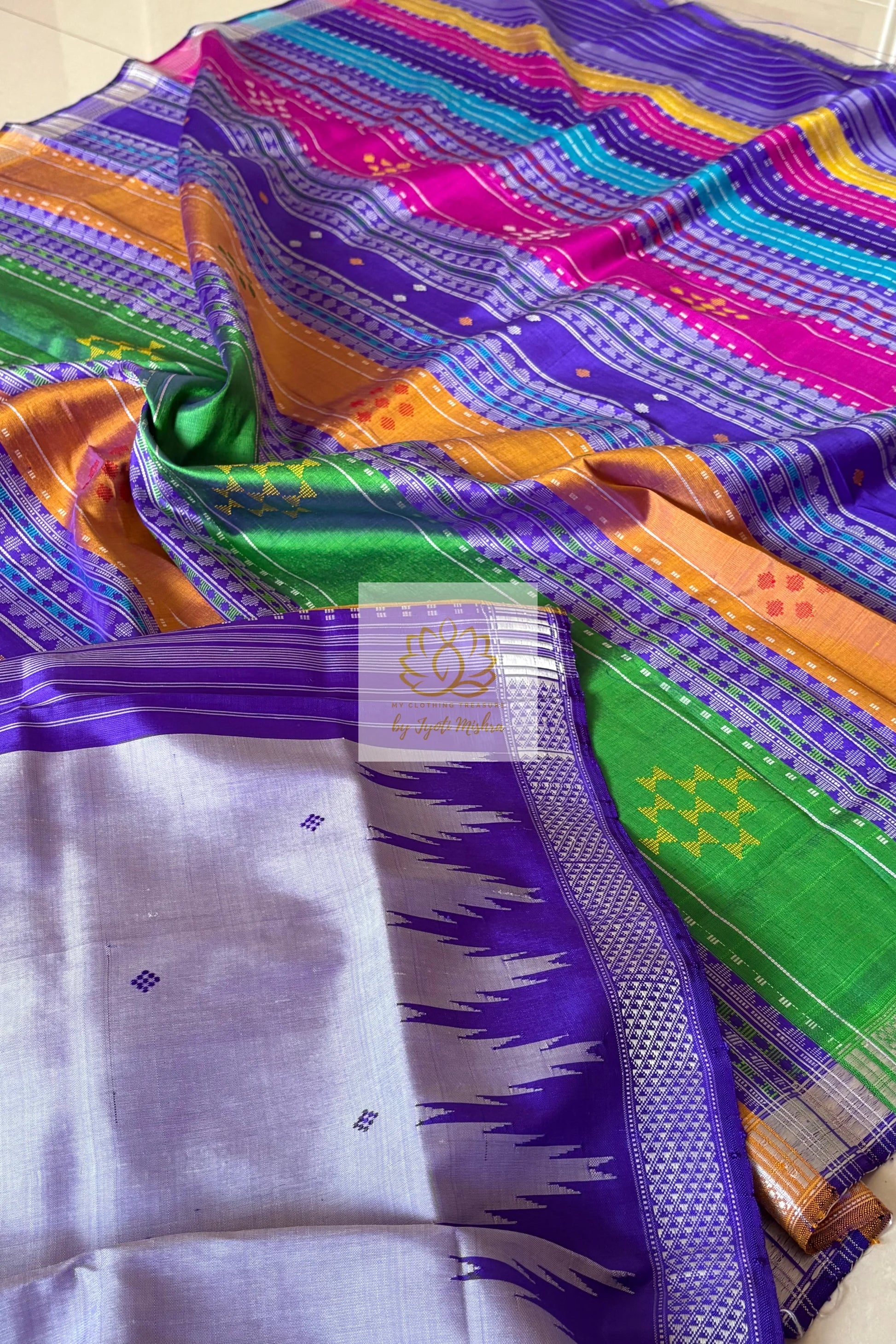 Exclusive Double Pallu Berhampuri Pure Silk Patta Saree - Grey Saree