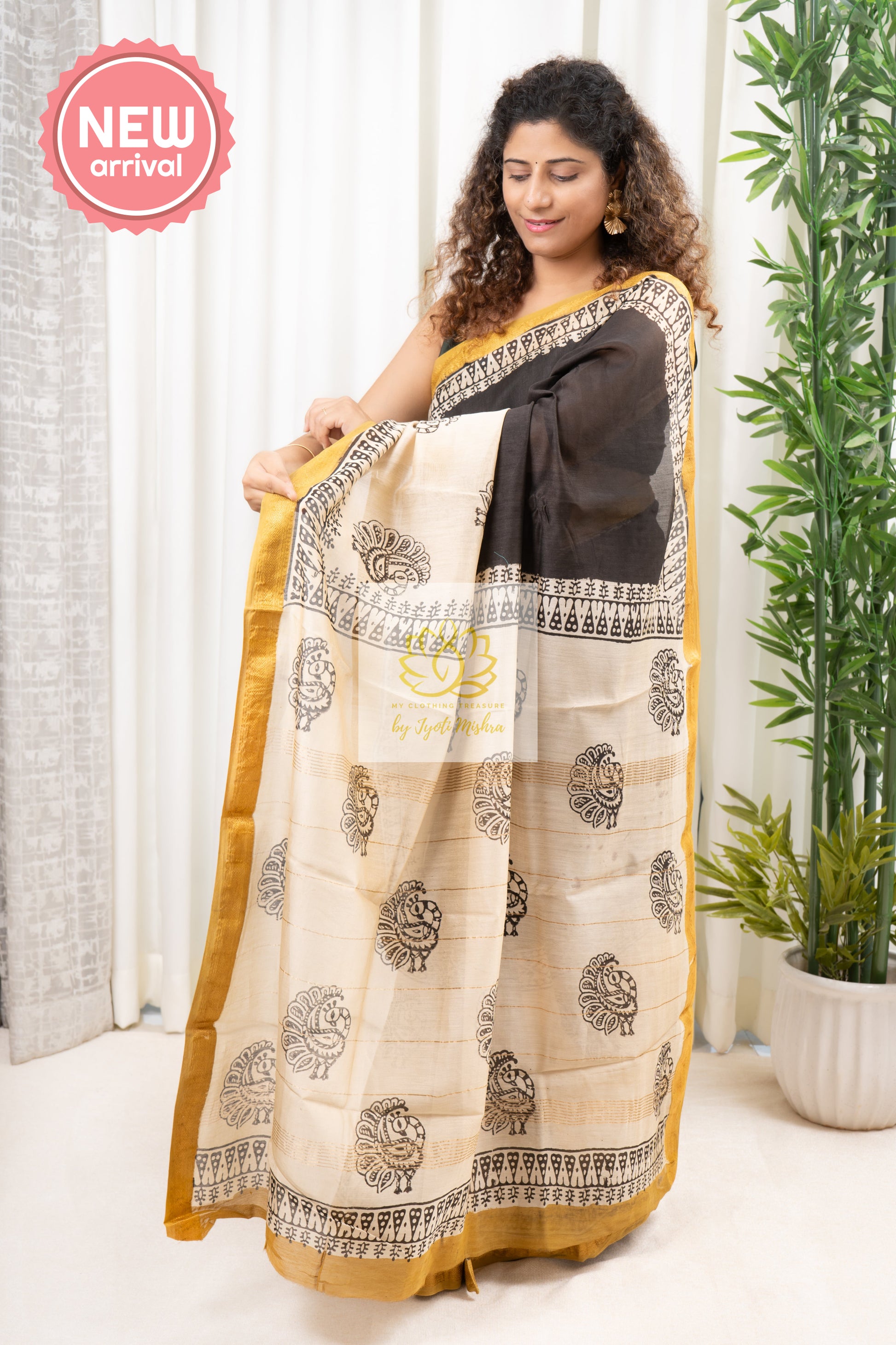 Hand Block Print On Maheshwari Silk-Cotton Saree - Back And Beige