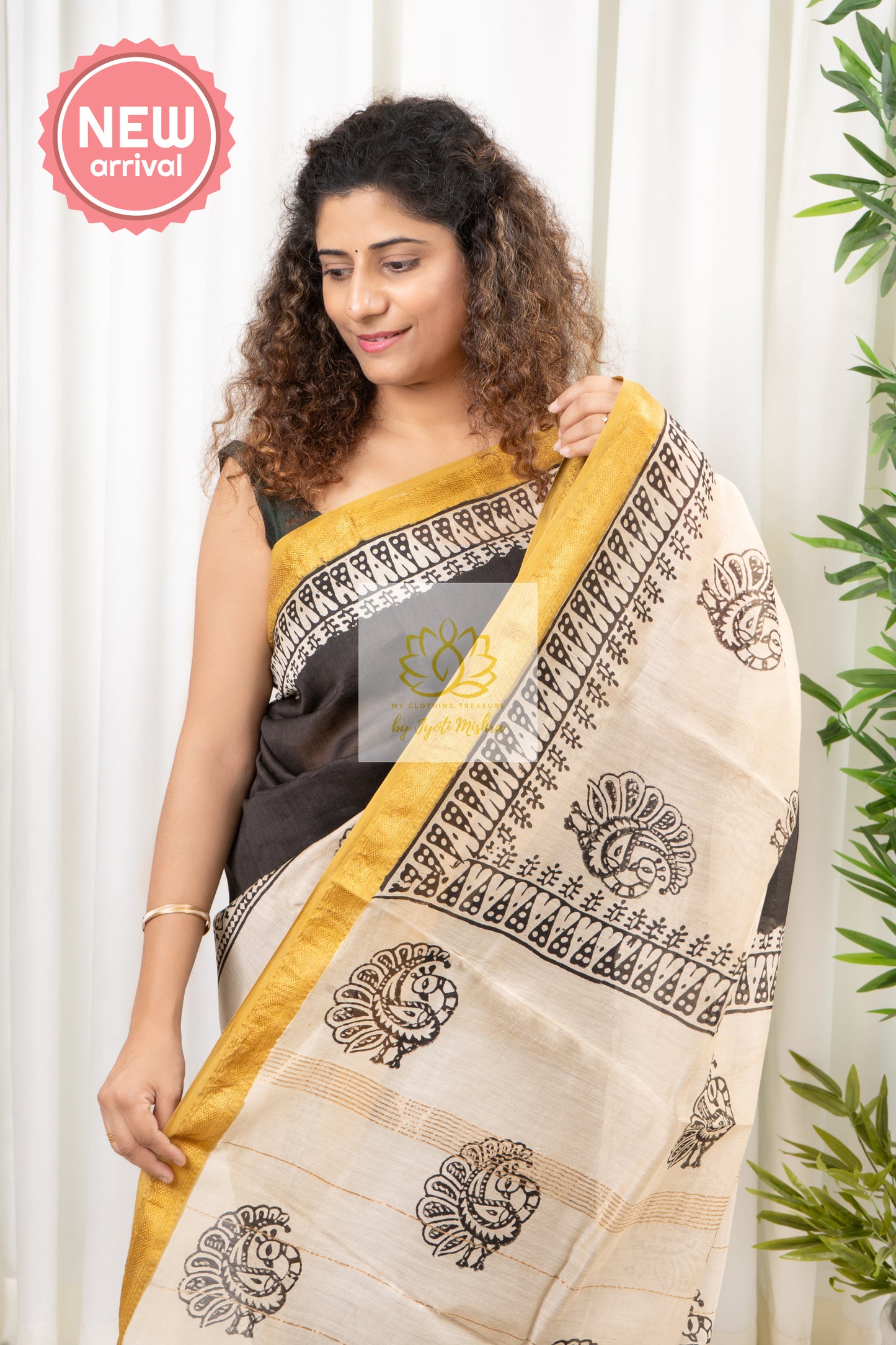 Hand Block Print On Maheshwari Silk-Cotton Saree - Back And Beige