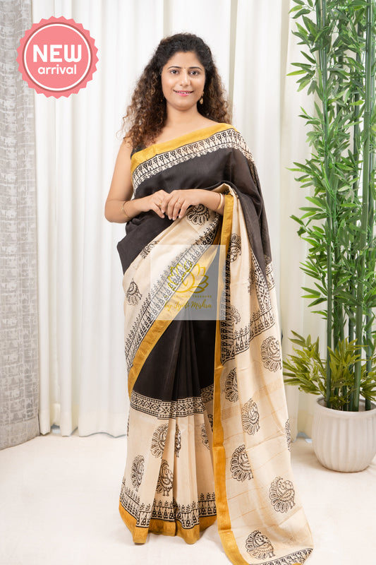 Hand Block Print On Maheshwari Silk-Cotton Saree - Back And Beige