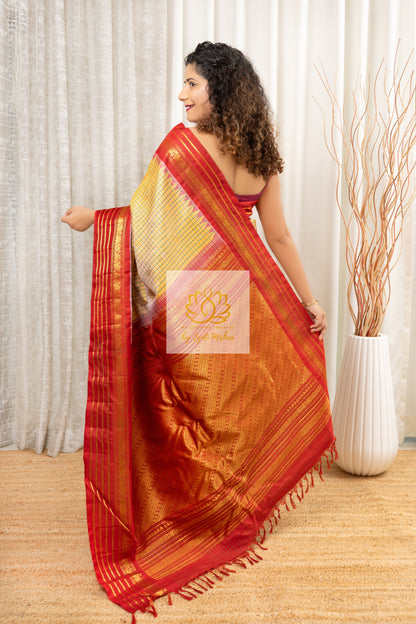 Handwoven Gadwal Pure Silk Saree - Pale Gold Saree