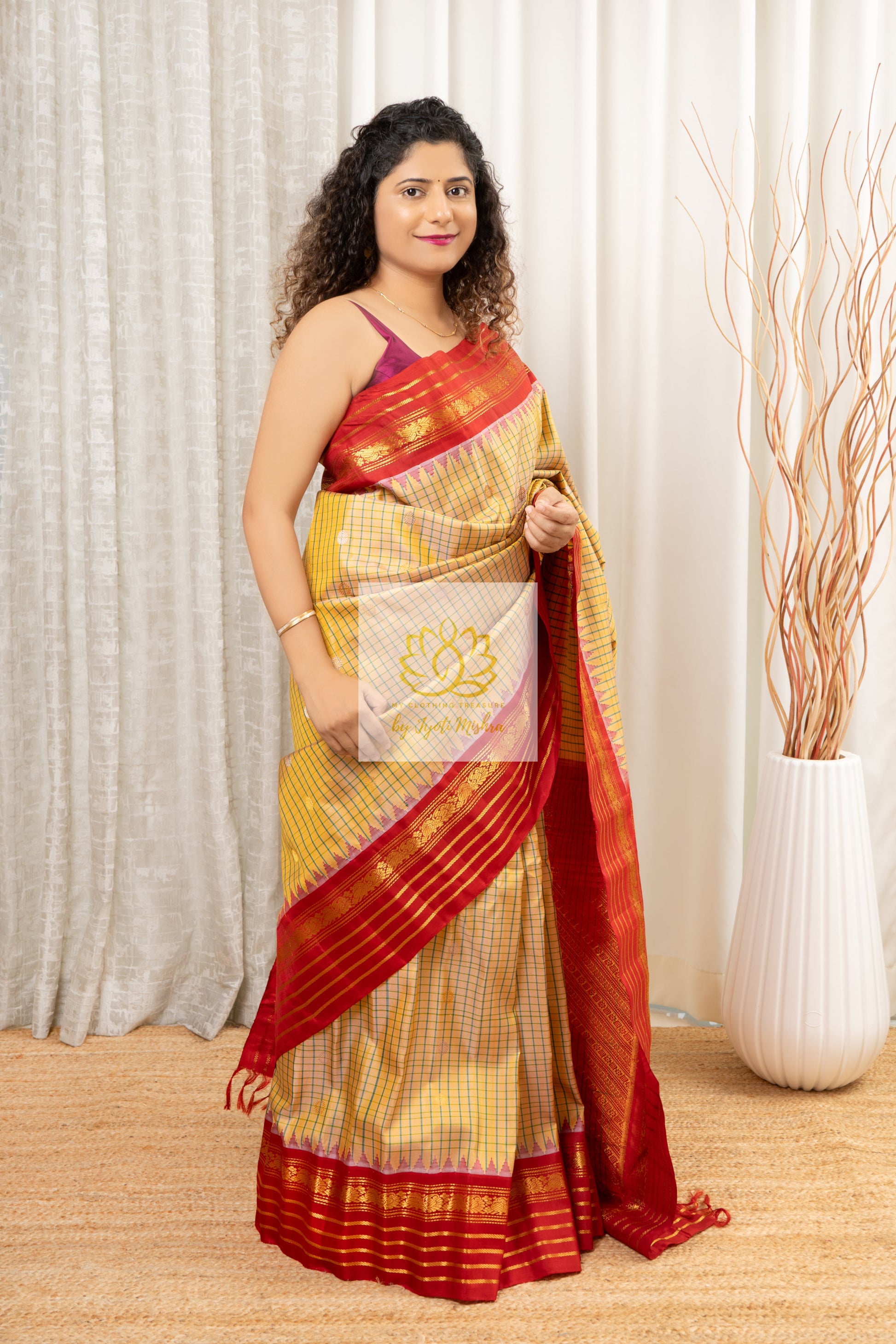 Handwoven Gadwal Pure Silk Saree - Pale Gold Saree