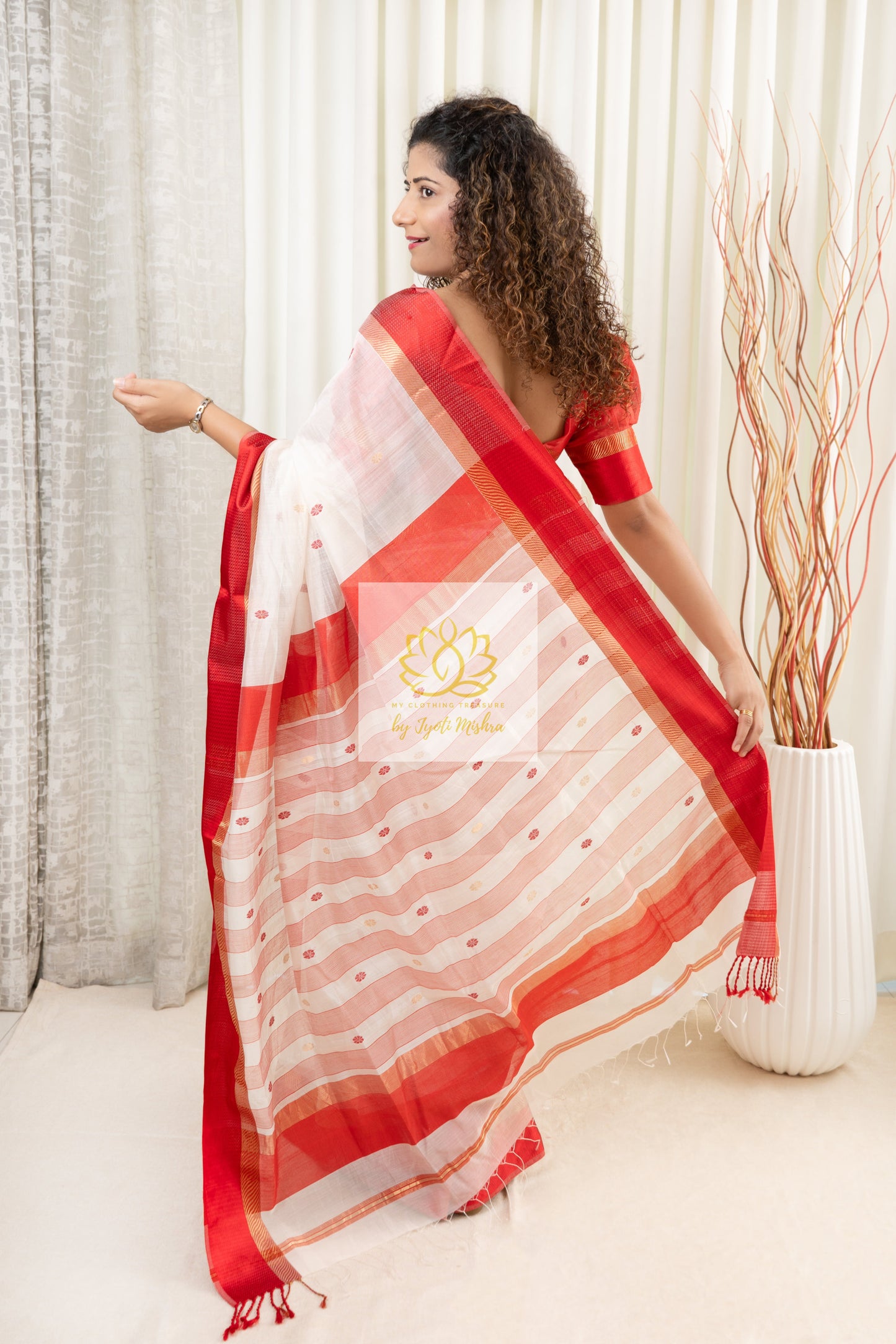 Maheshwari Silk Cotton Saree - Off White- Red