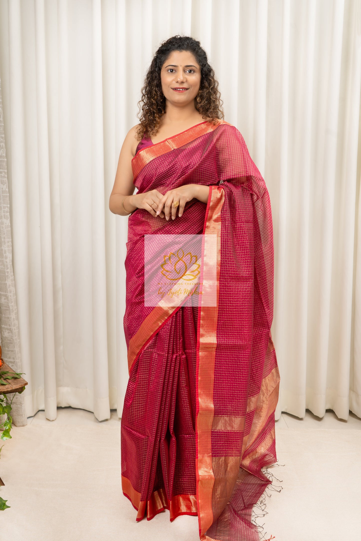 Maheshwari Silk Cotton Zari Checks Saree - Magenta