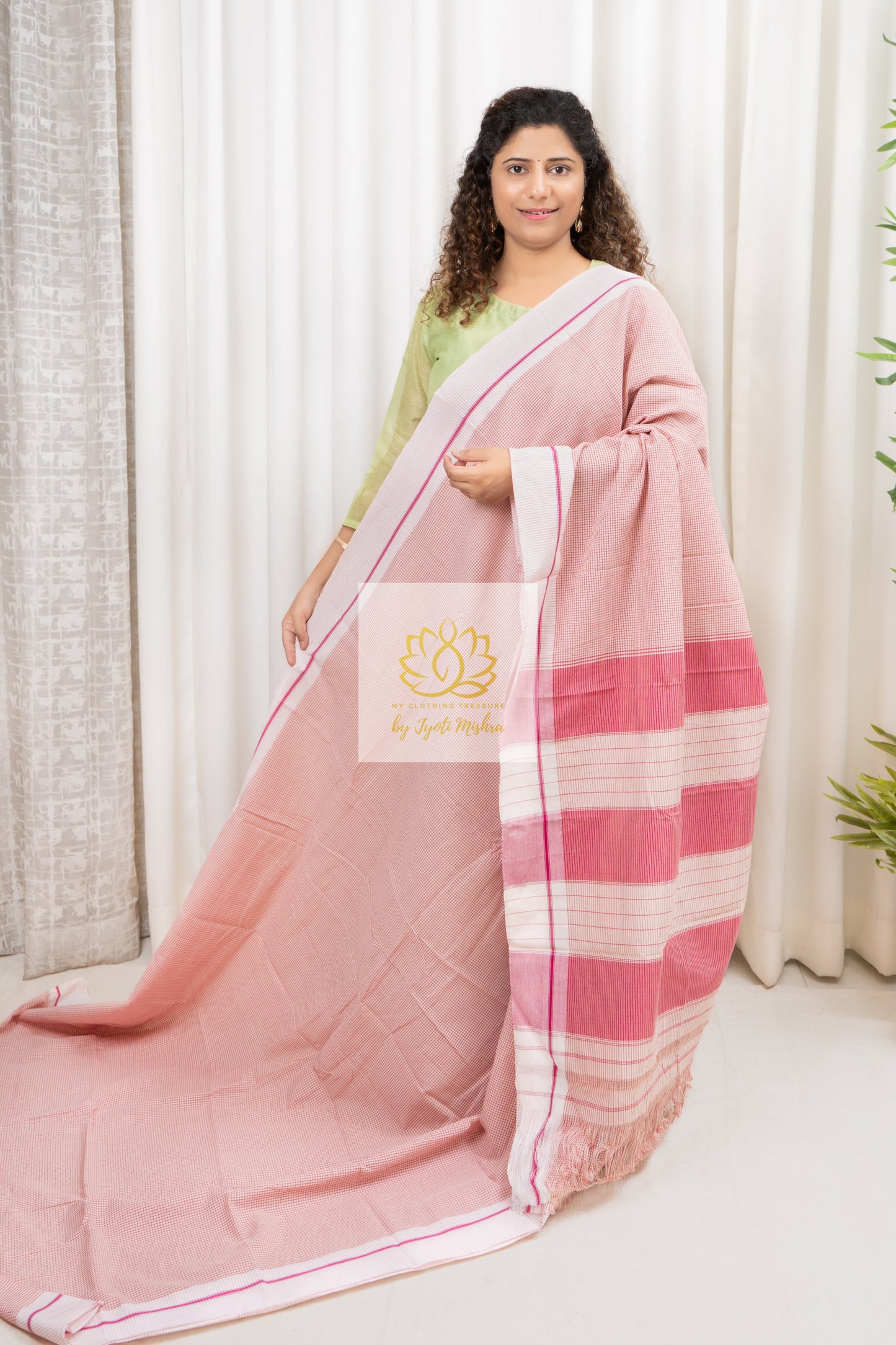 Off White Patteda Anchu Cotton Saree With Border (Pink Checks)