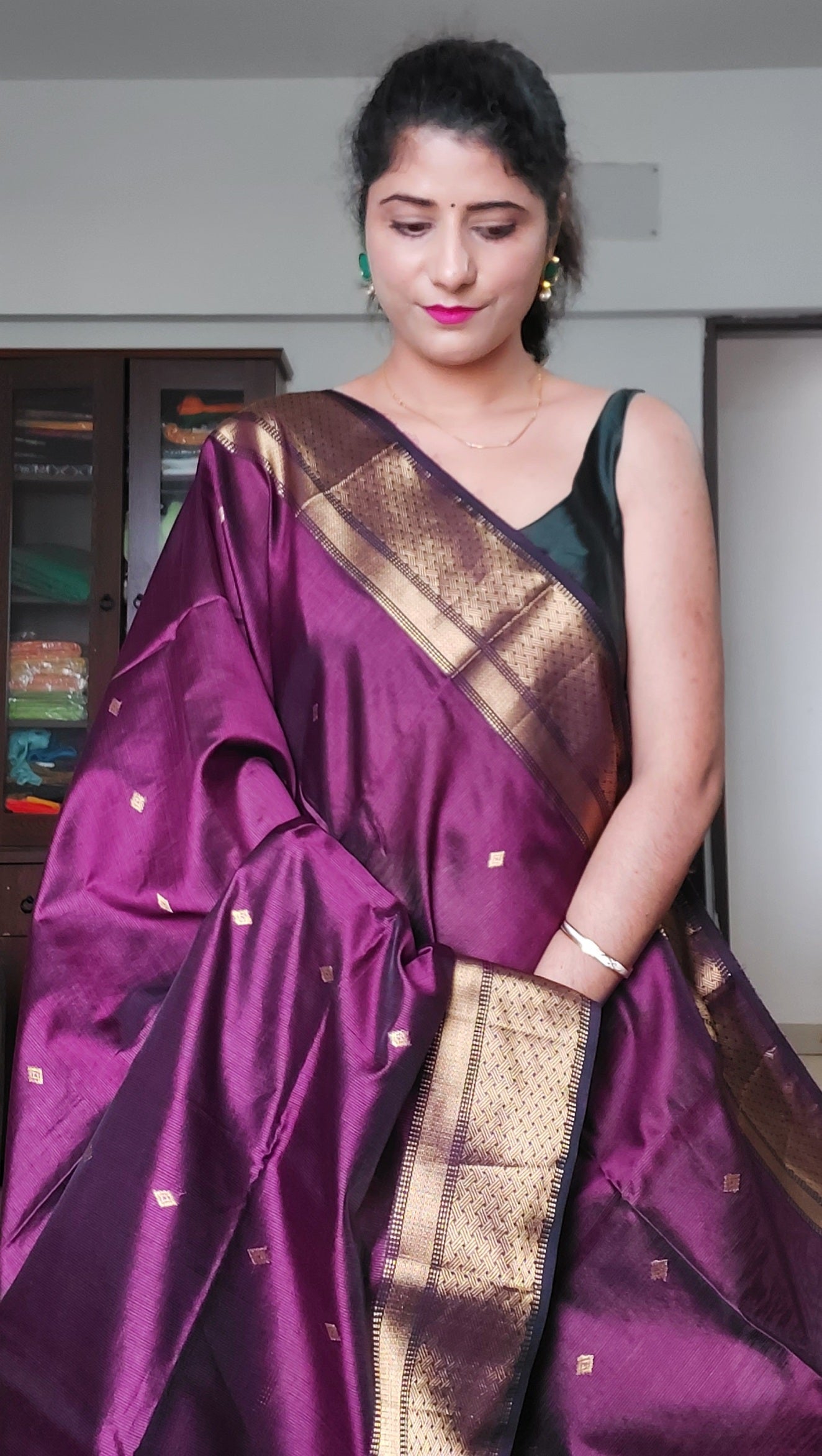 Buy Maheshwari Silk Cotton Saree - Eggplant – My Clothing Treasure