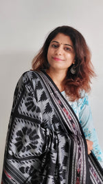 Load image into Gallery viewer, Khandua Cotton Saree - Grey
